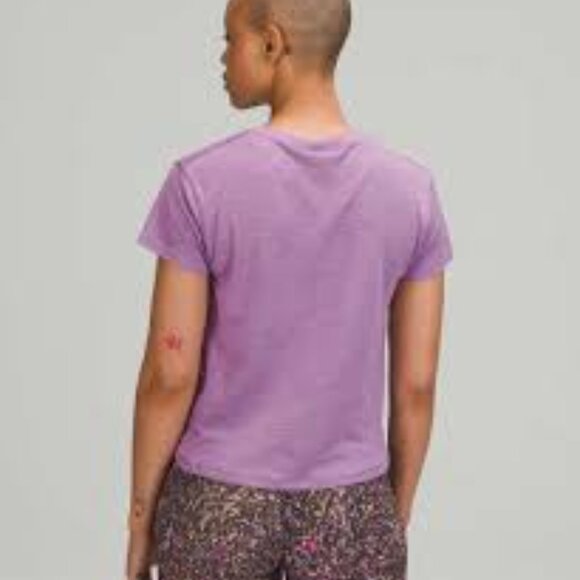 New Lululemon train to be short sleeve wisteria purple size 8 - Picture 4 of 4